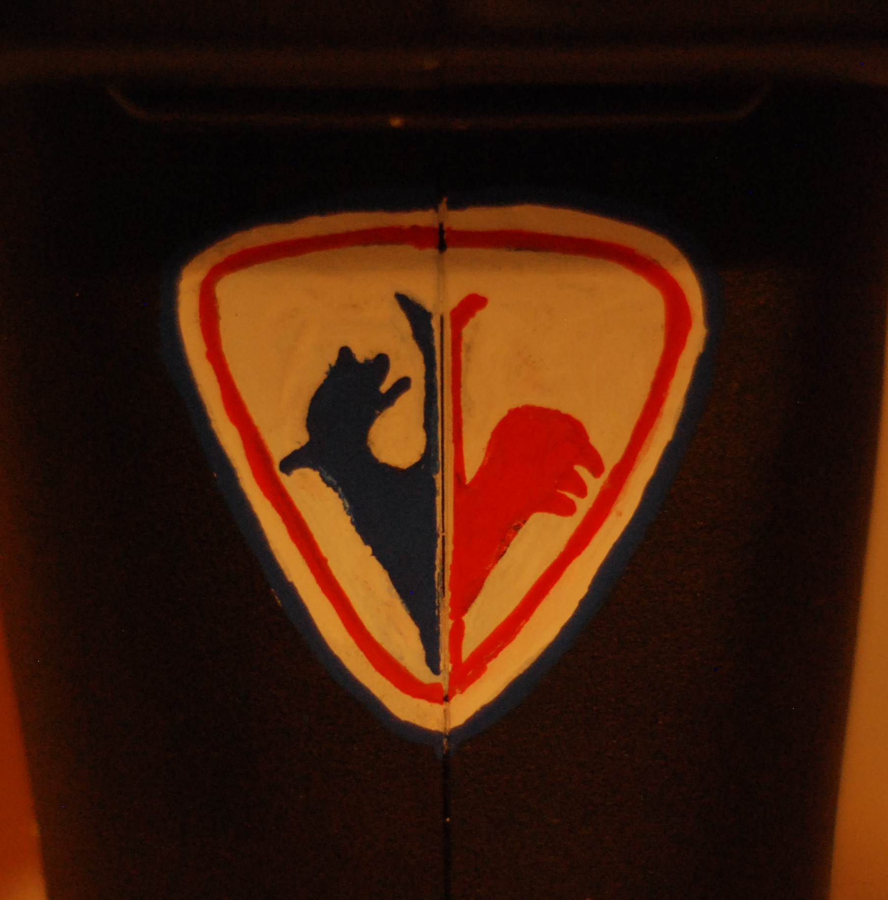 Marque tricolore sur la veste, clin d'œil fabrication française