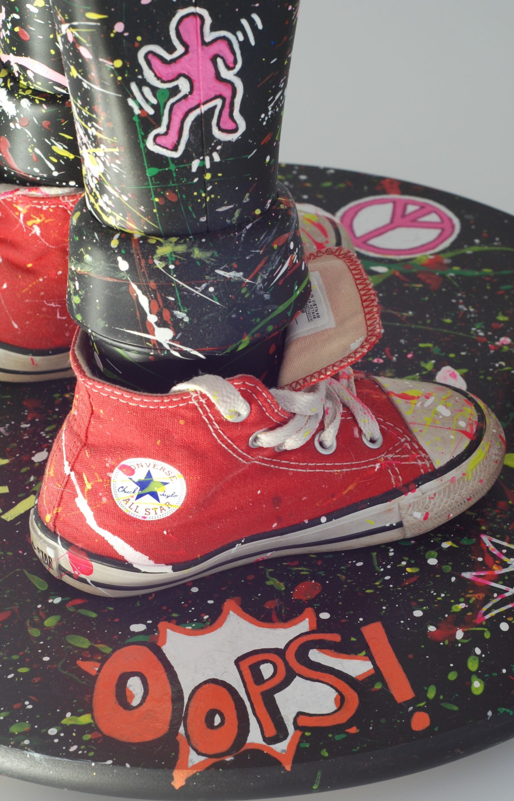 Bombe posée au sol sur zone tachée