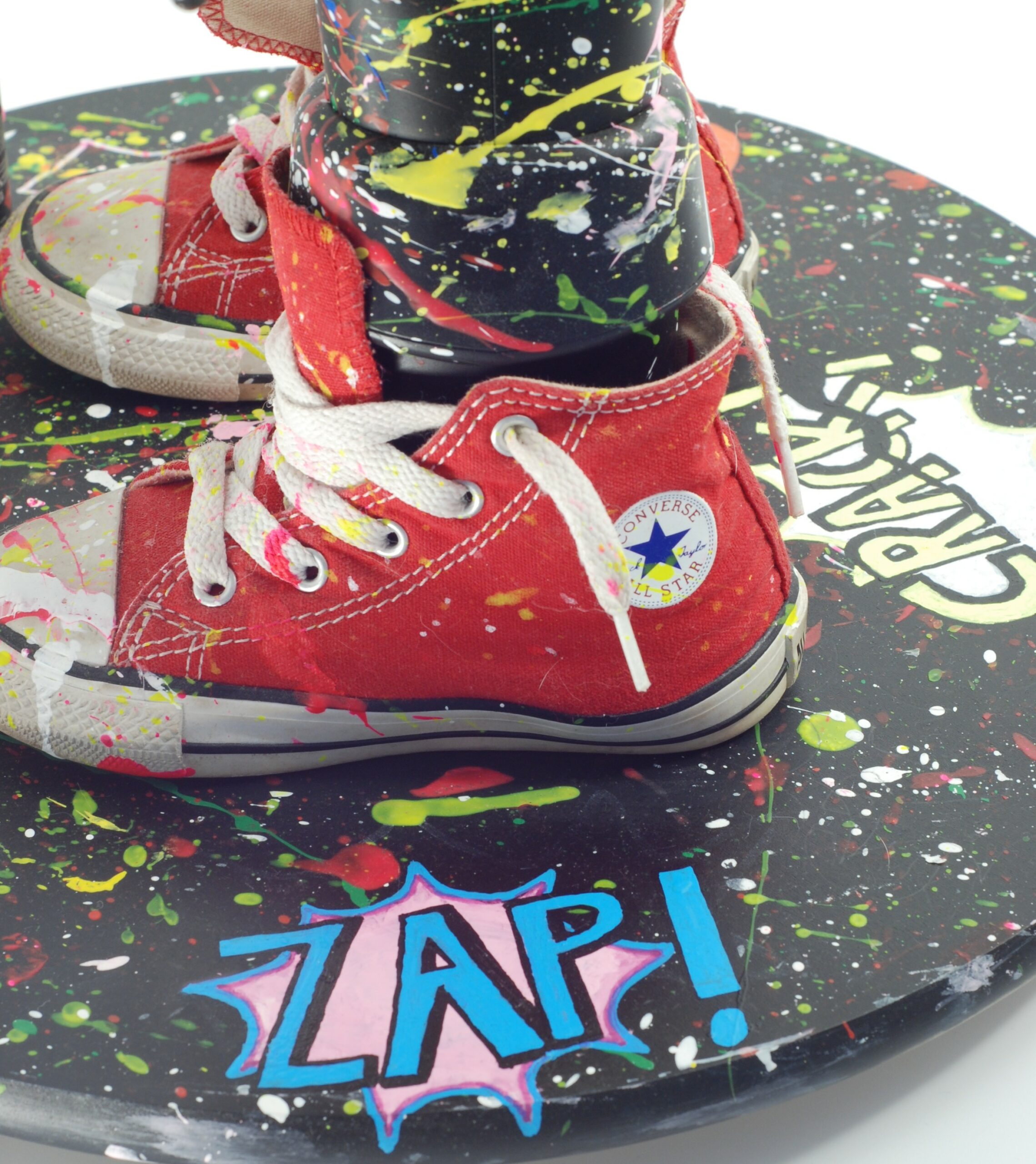 Bombe posée au sol sur zone tachée