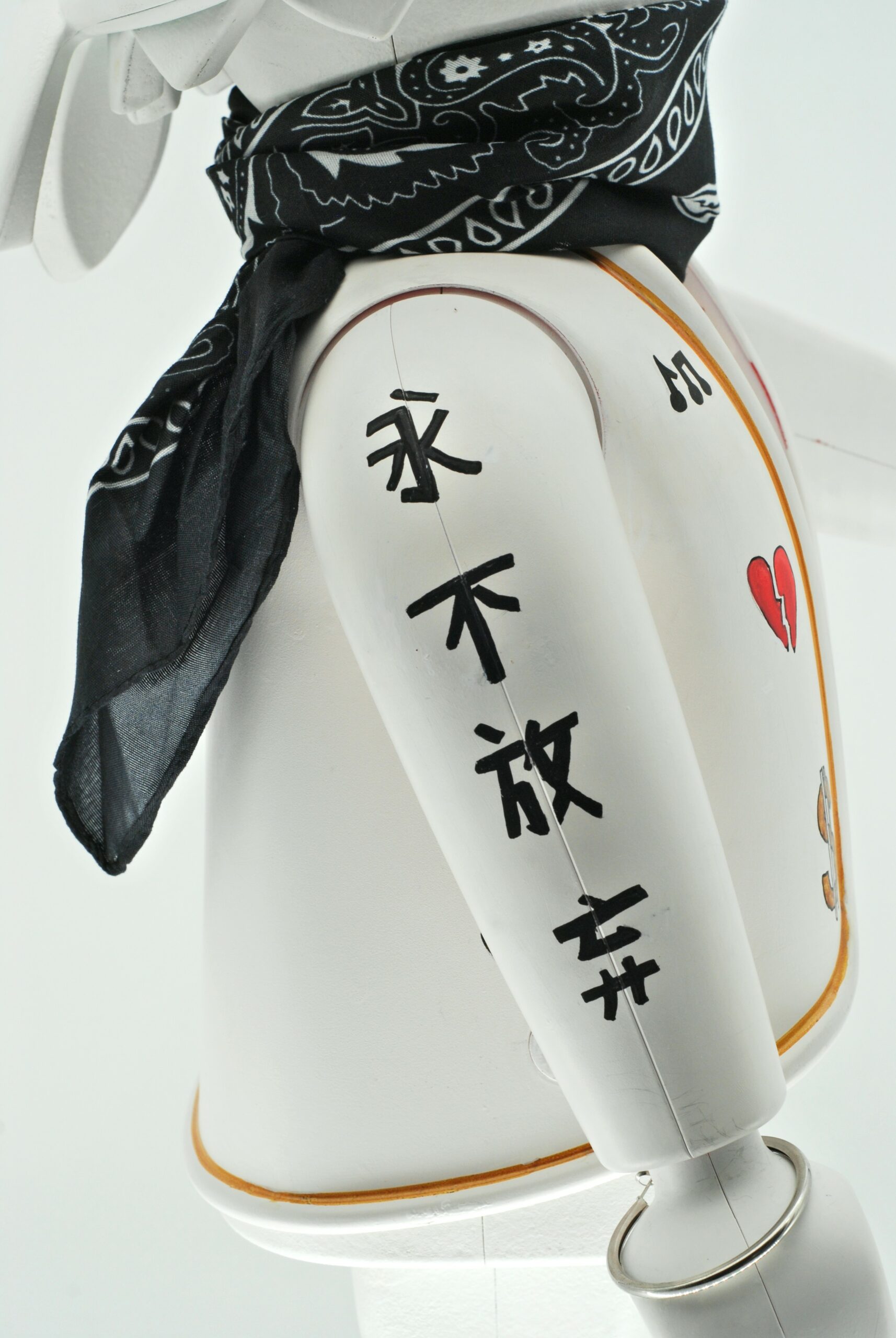 PLAYK #003 - symbole chinois sur la manche